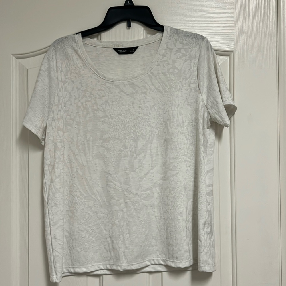 Simply Vera white print short sleeve top size large